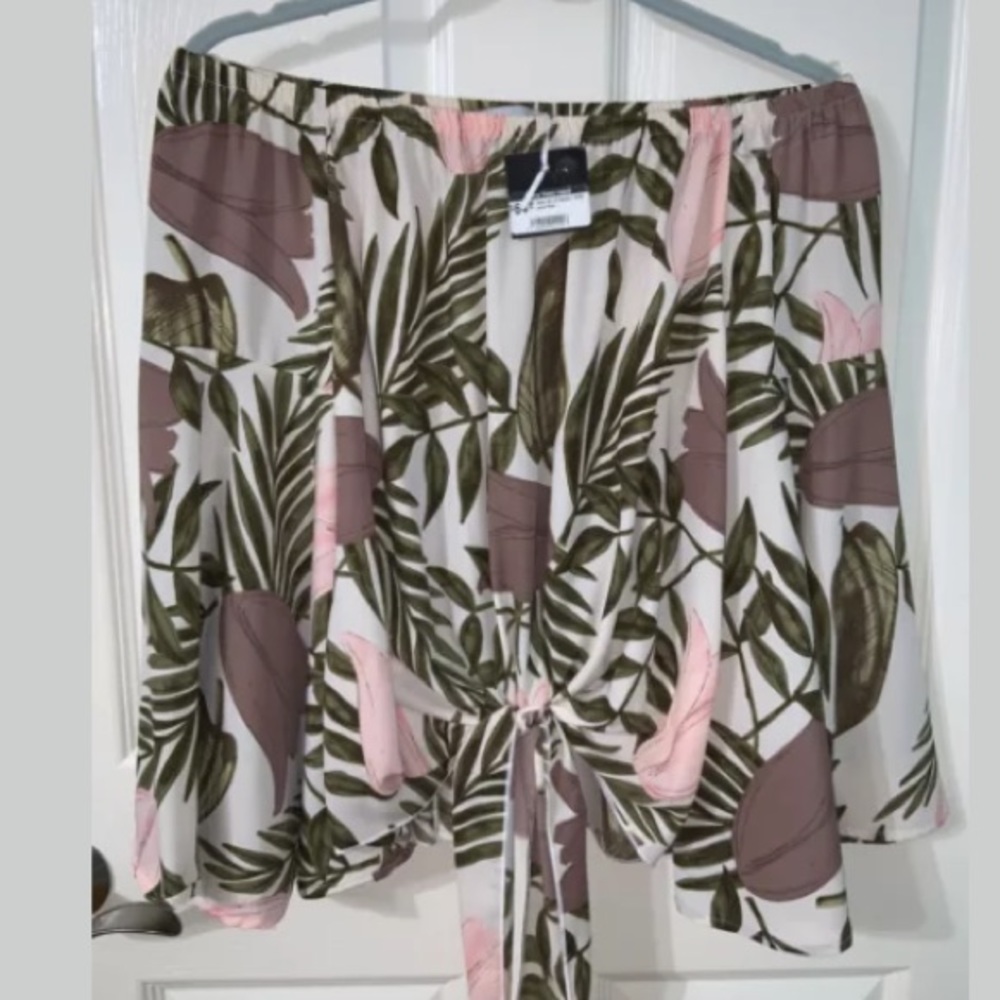 NWT Boutique Ladies Flare Sleeve Off Shoulder M